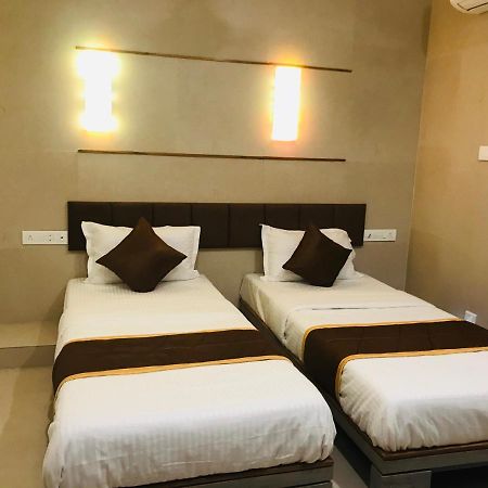 Hotel Blue Berry Gandhinagar Ngoại thất bức ảnh
