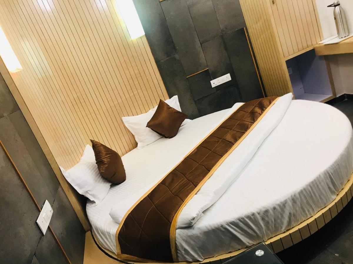 Hotel Blue Berry Gandhinagar Ngoại thất bức ảnh