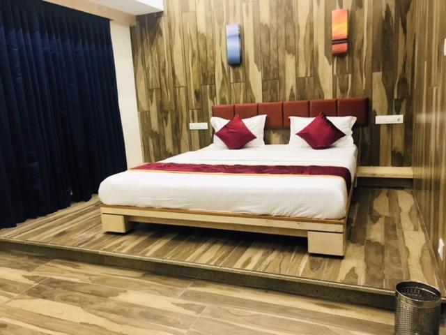 Hotel Blue Berry Gandhinagar Ngoại thất bức ảnh